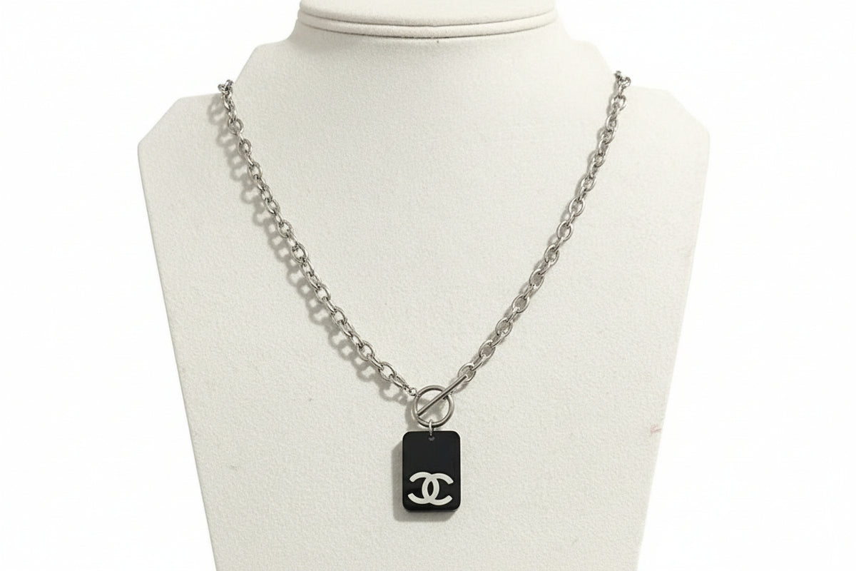 104- Black Pendant Necklace