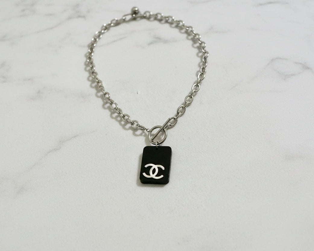 104- Black Pendant Necklace