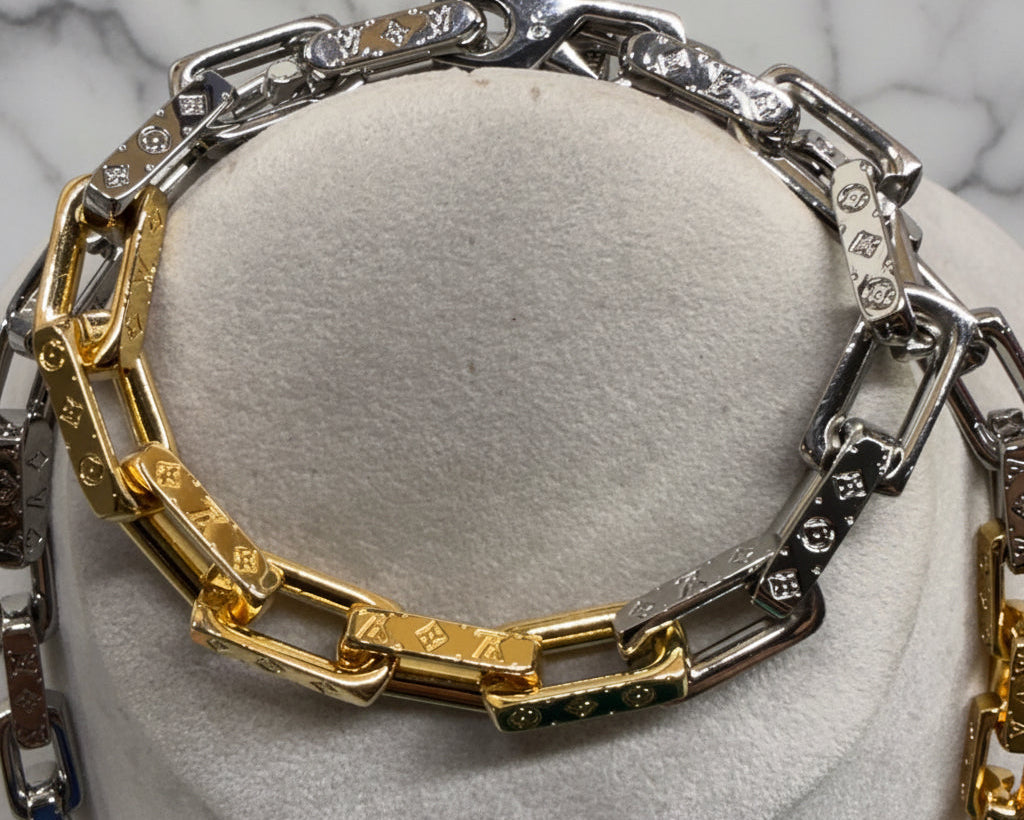 149 - Matching Multi Colored Necklace and Bracelet Set