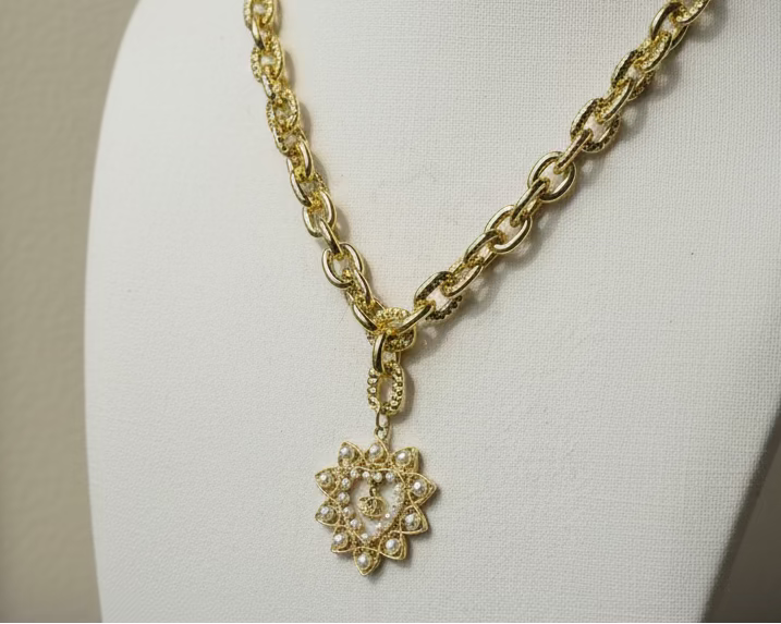 239- Gold Pearl Heart Pendant Necklace